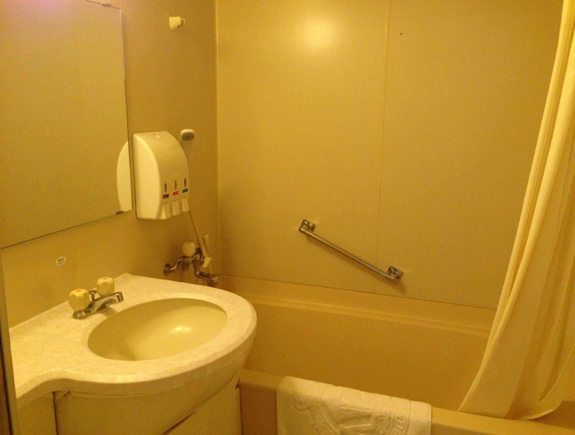 Apa Hotel Takamatsu Kawaramachi Esterno foto